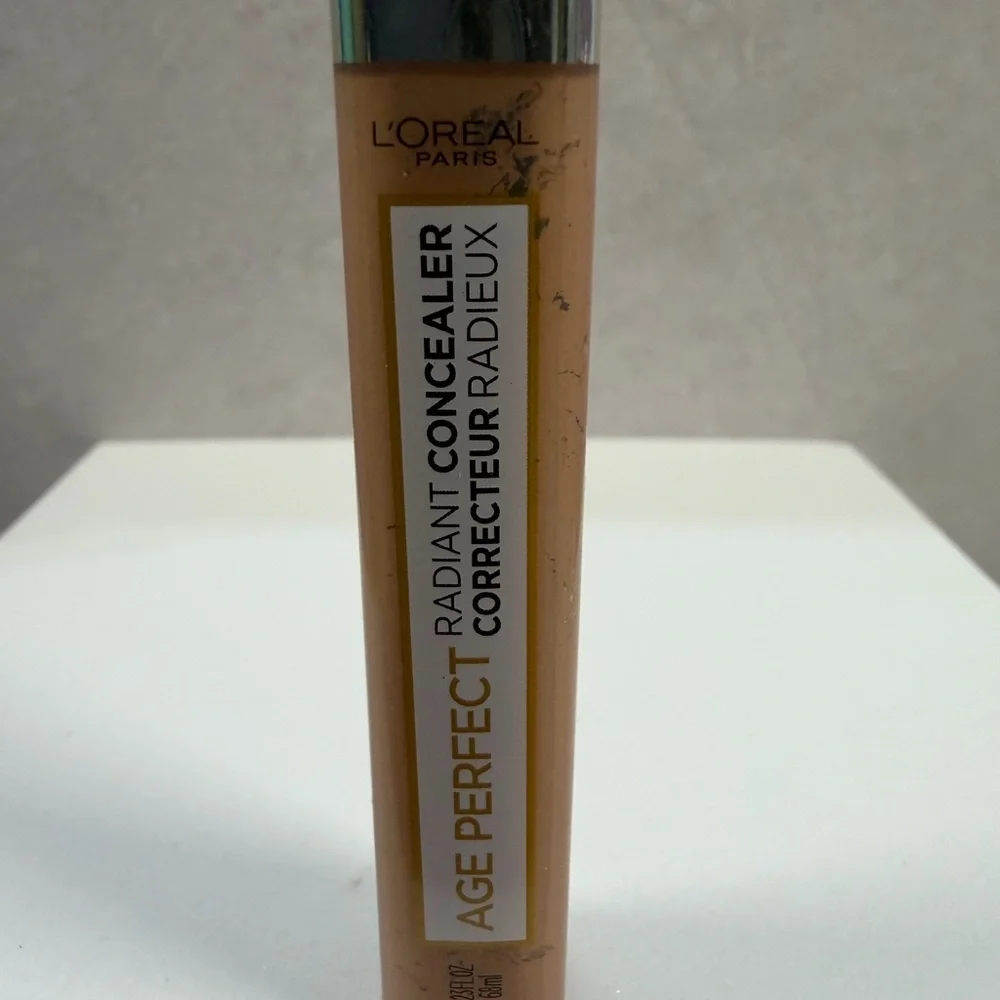 🩷5/$10🩷 L'Oréal Age Perfect Radiant Concealer - Golden Beige